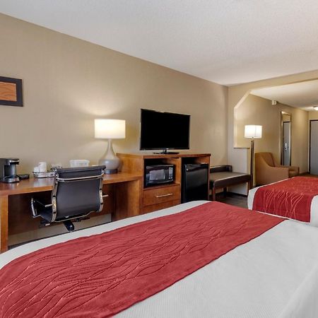 Comfort Inn & Suites Hays I-70 Bagian luar foto