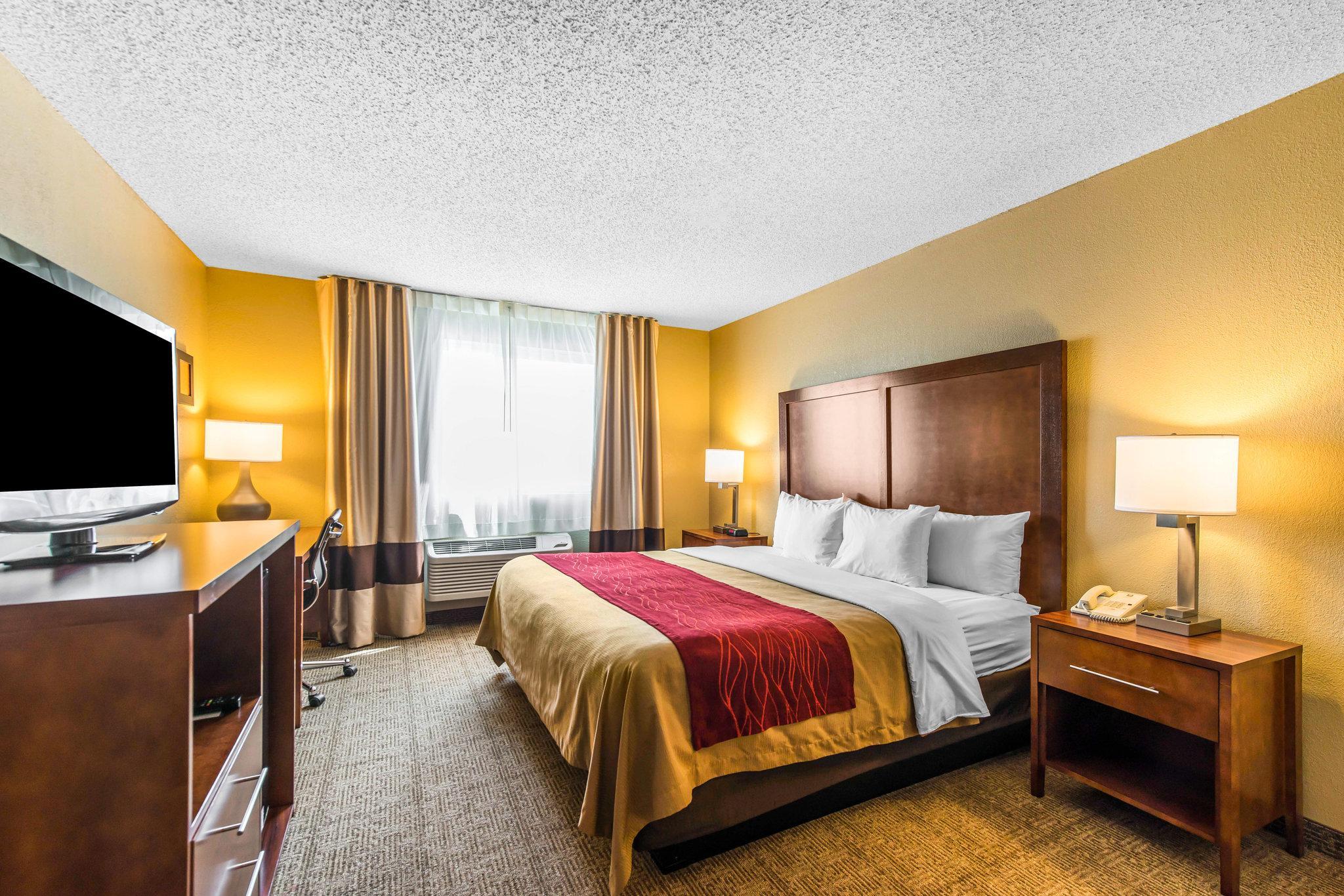 Comfort Inn & Suites Hays I-70 Bagian luar foto