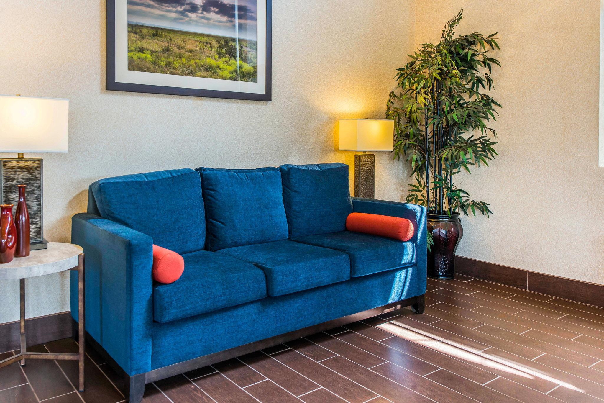 Comfort Inn & Suites Hays I-70 Bagian luar foto