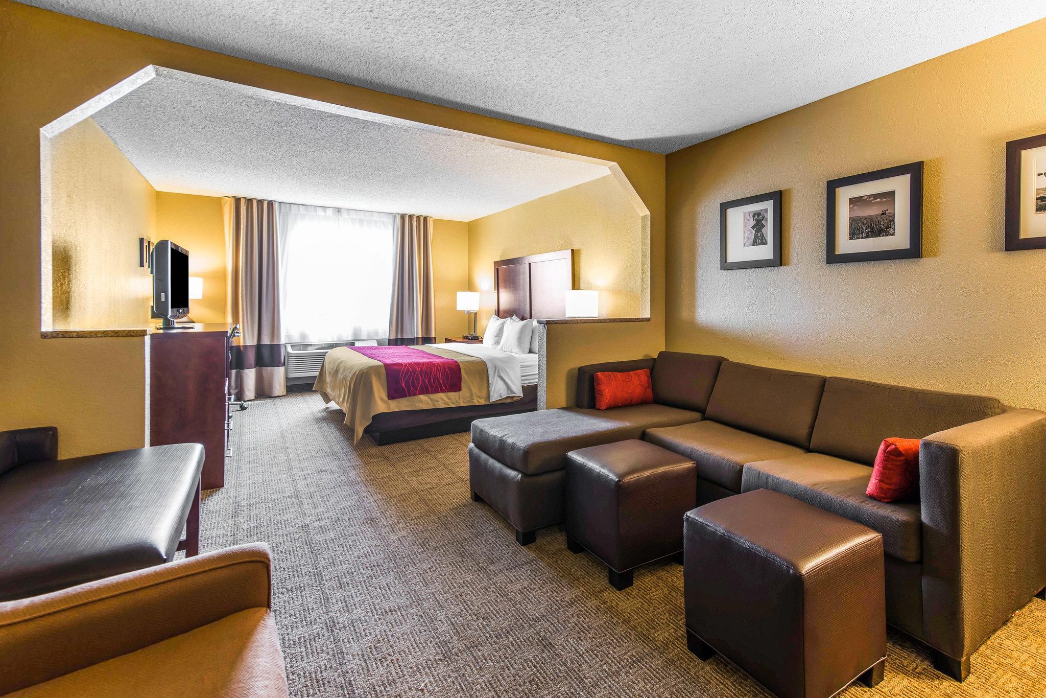 Comfort Inn & Suites Hays I-70 Bagian luar foto