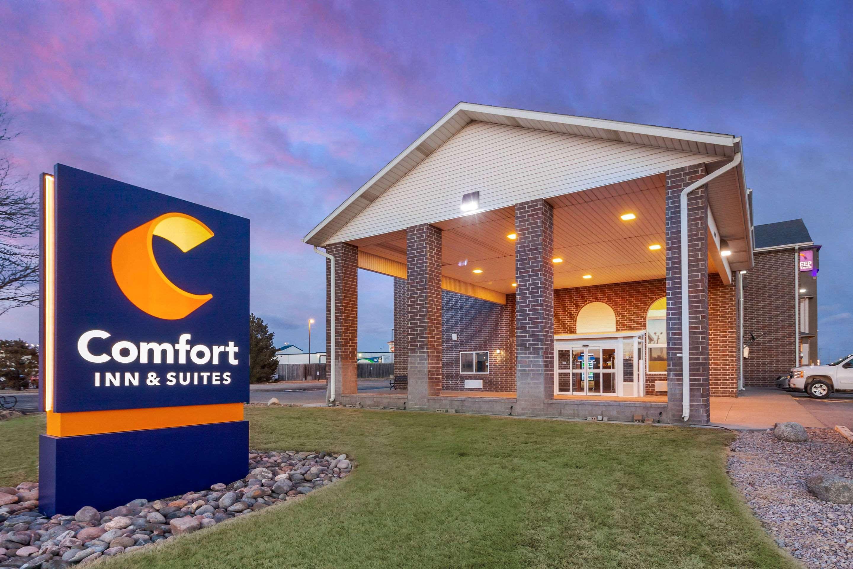 Comfort Inn & Suites Hays I-70 Bagian luar foto