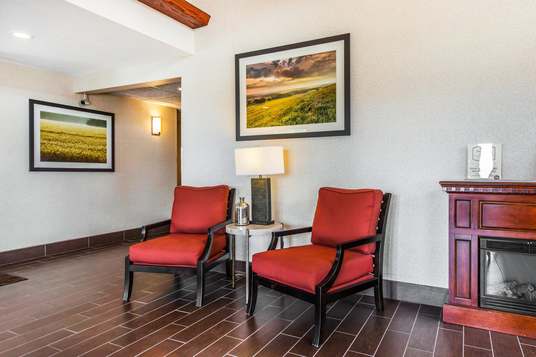 Comfort Inn & Suites Hays I-70 Bagian luar foto