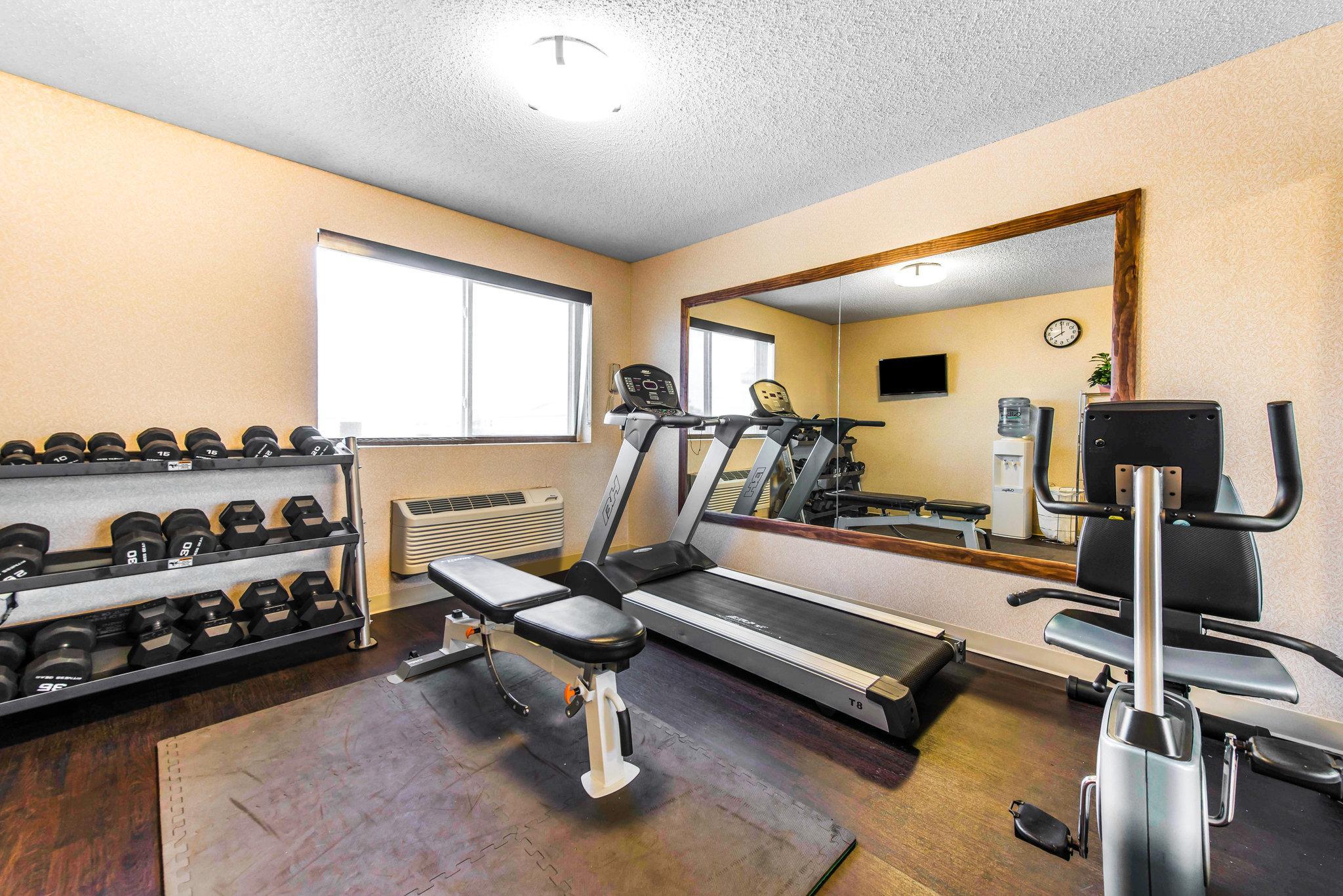 Comfort Inn & Suites Hays I-70 Bagian luar foto