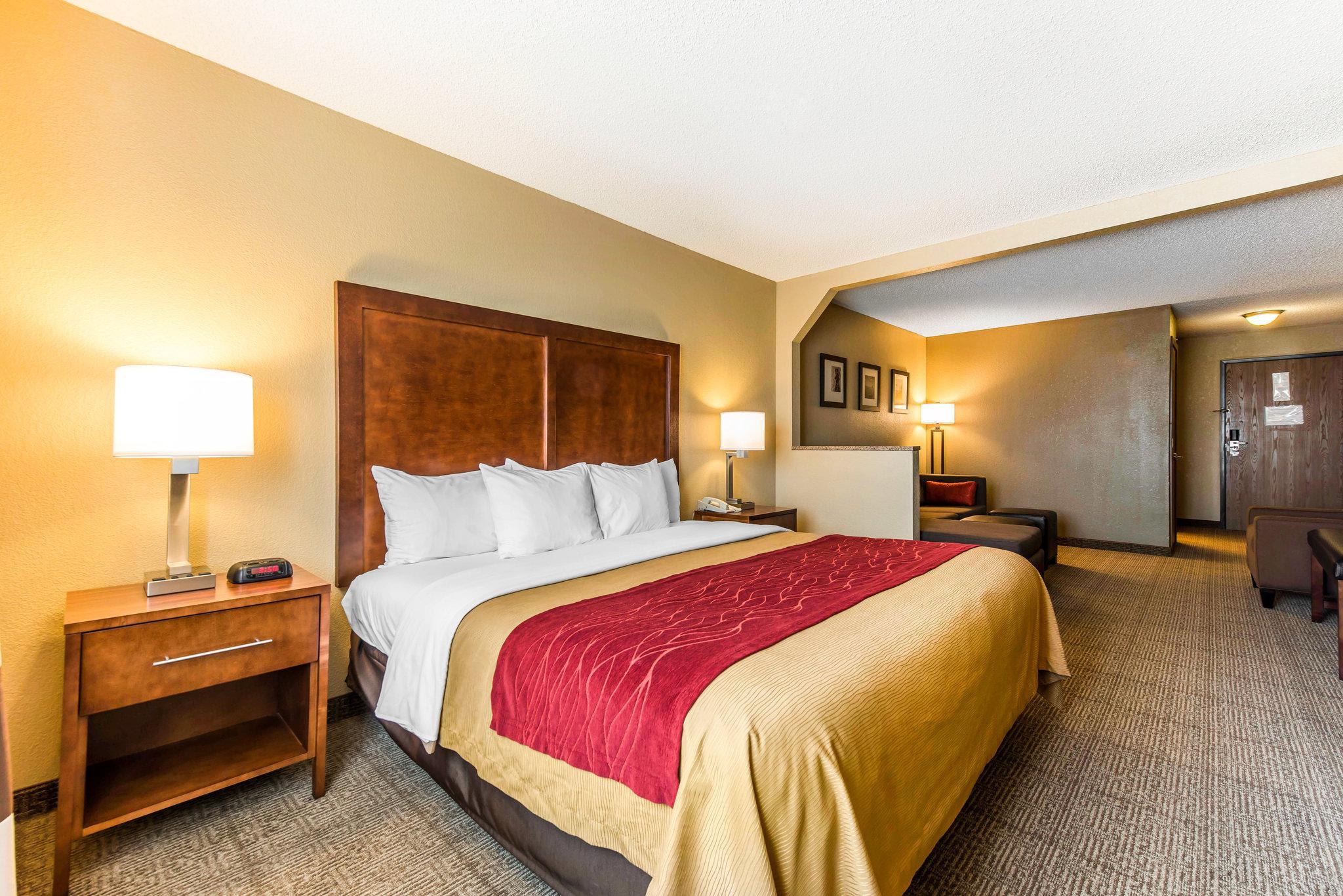 Comfort Inn & Suites Hays I-70 Bagian luar foto