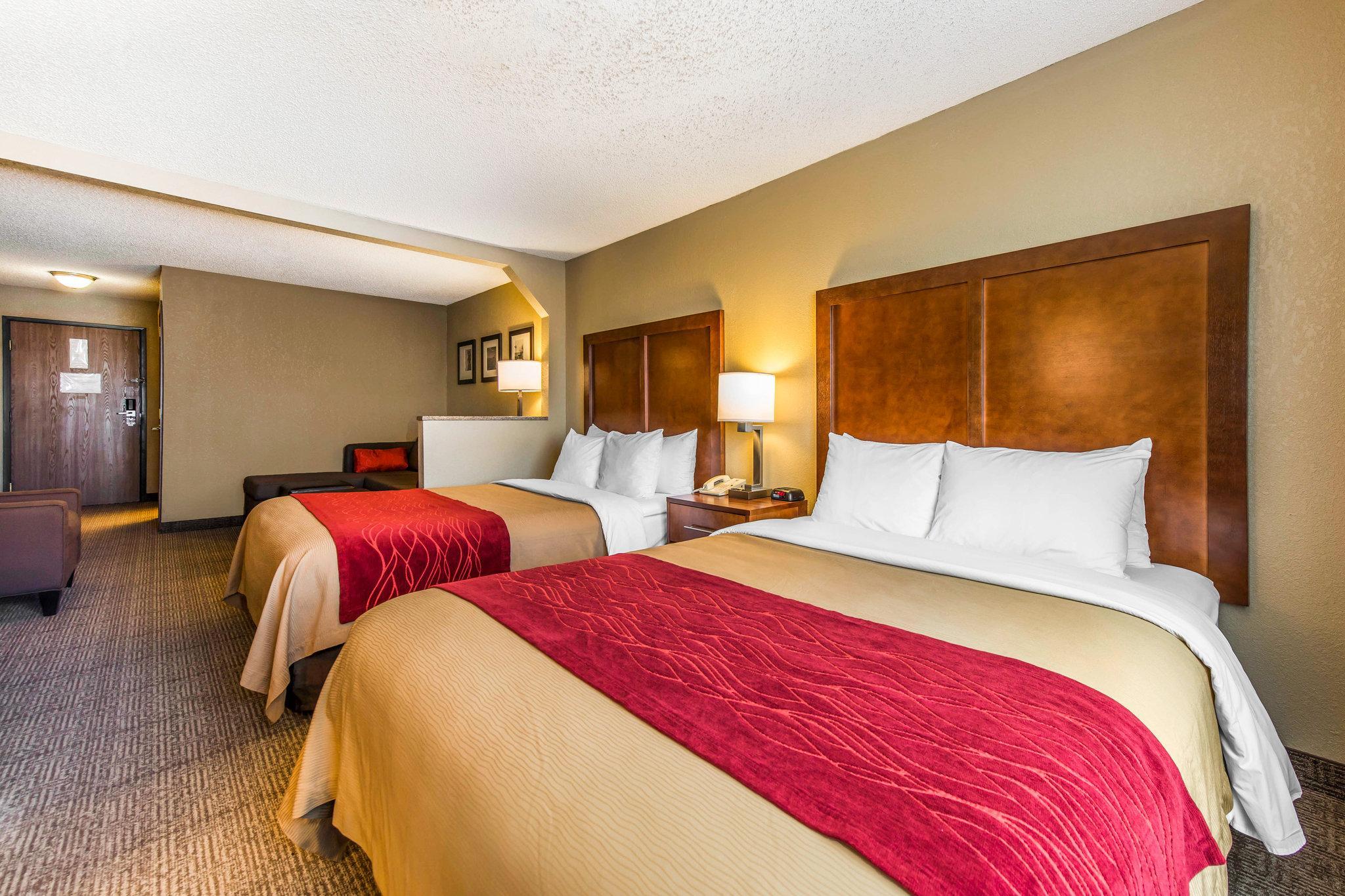 Comfort Inn & Suites Hays I-70 Bagian luar foto