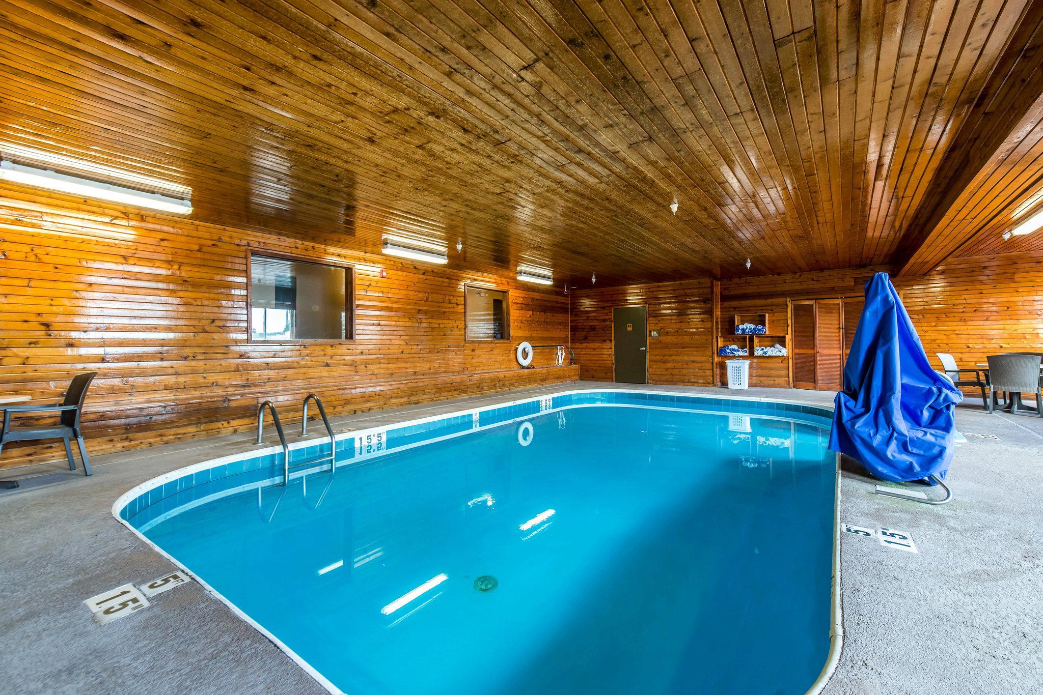 Comfort Inn & Suites Hays I-70 Bagian luar foto