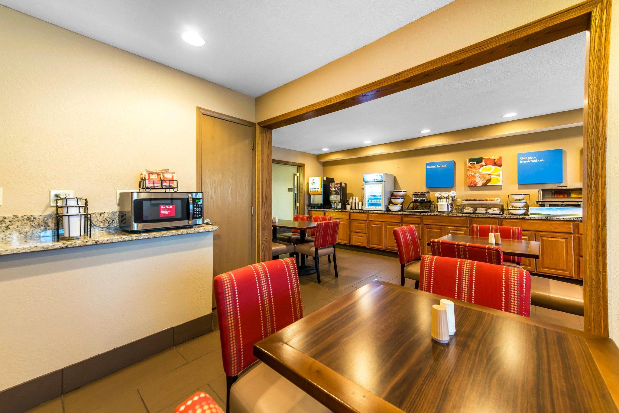 Comfort Inn & Suites Hays I-70 Bagian luar foto
