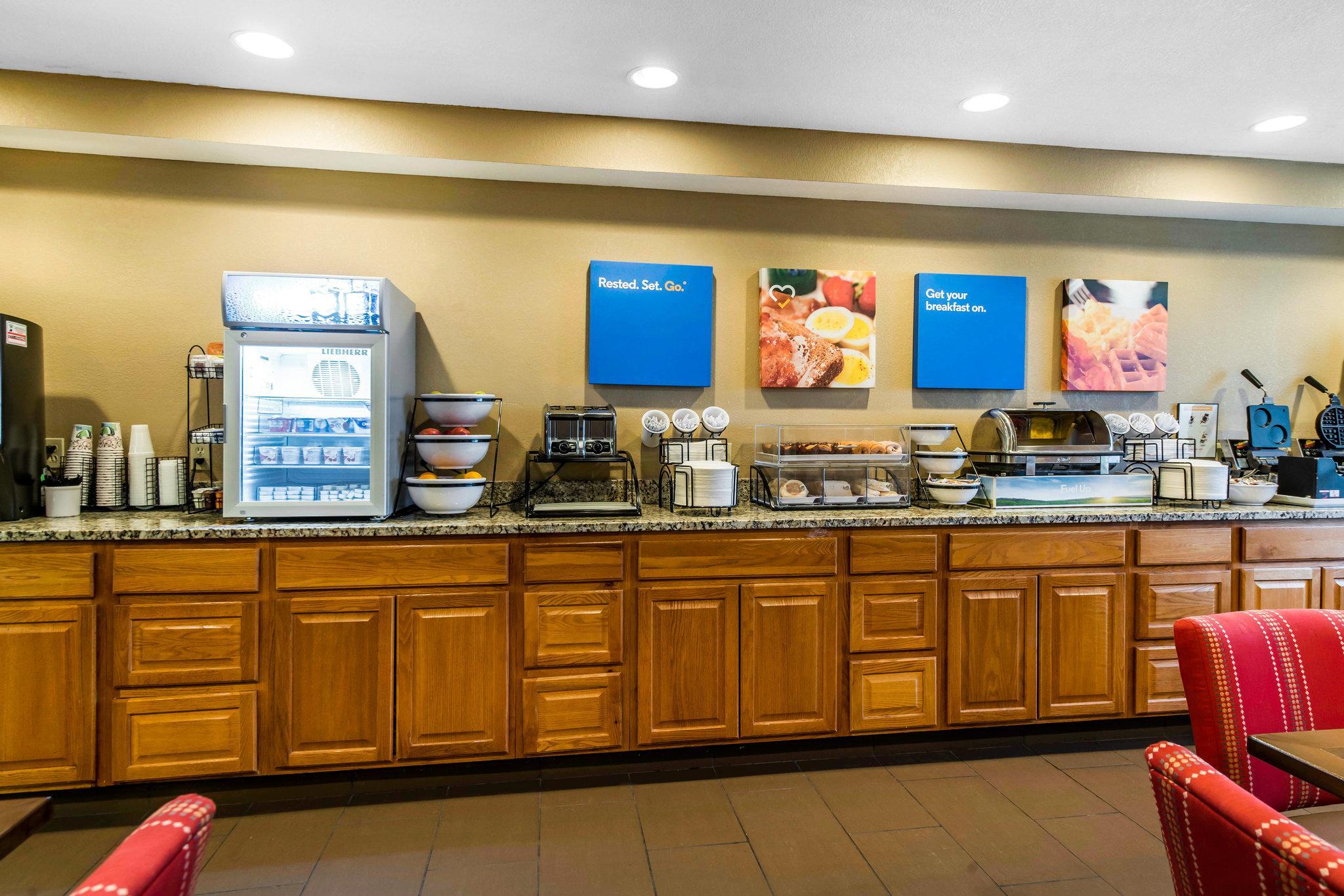 Comfort Inn & Suites Hays I-70 Bagian luar foto