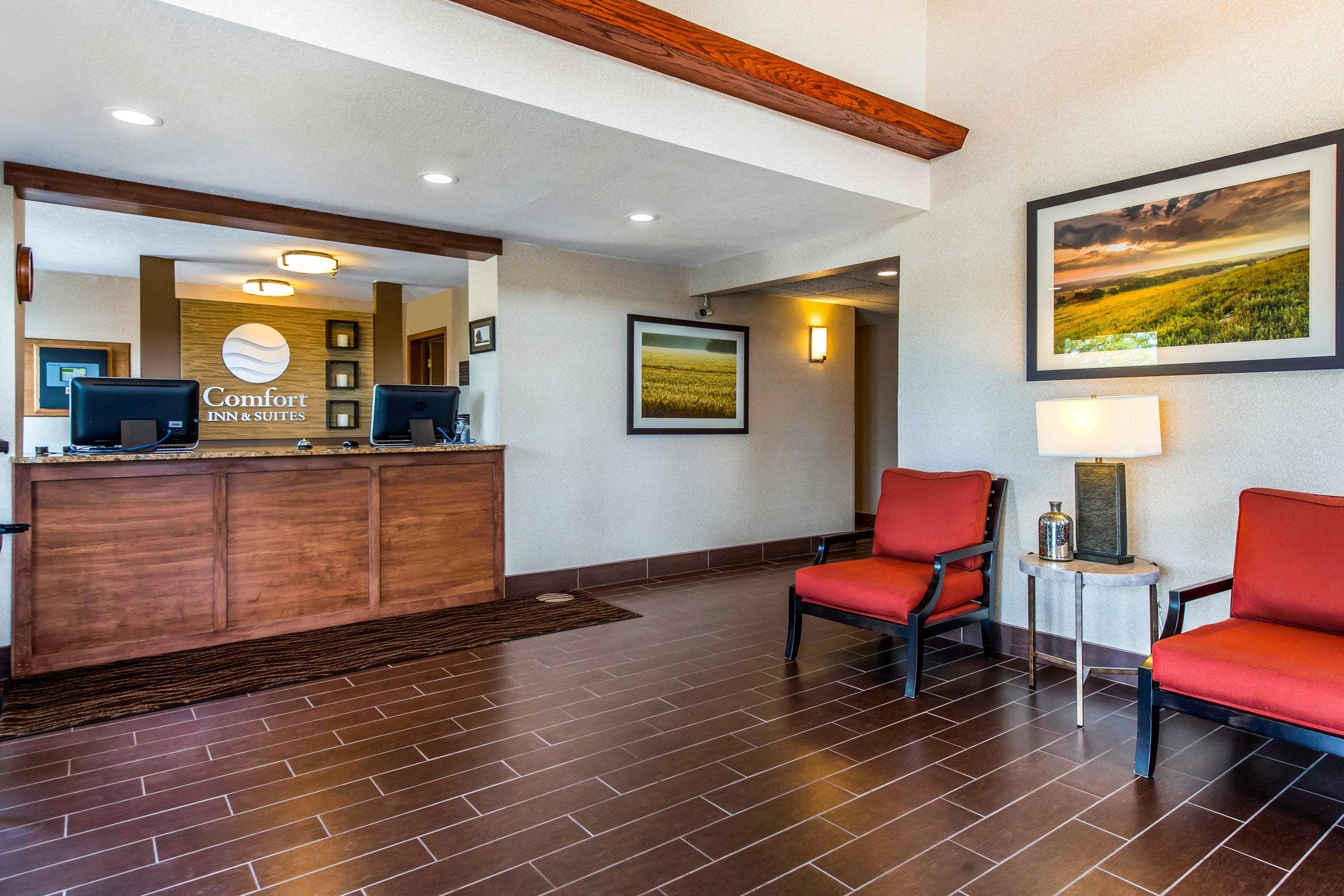 Comfort Inn & Suites Hays I-70 Bagian luar foto