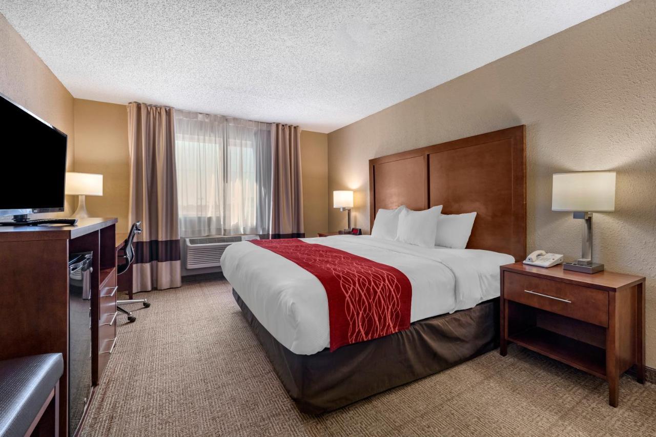 Comfort Inn & Suites Hays I-70 Bagian luar foto