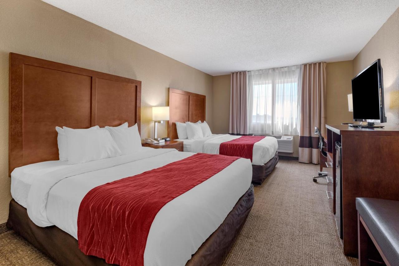 Comfort Inn & Suites Hays I-70 Bagian luar foto