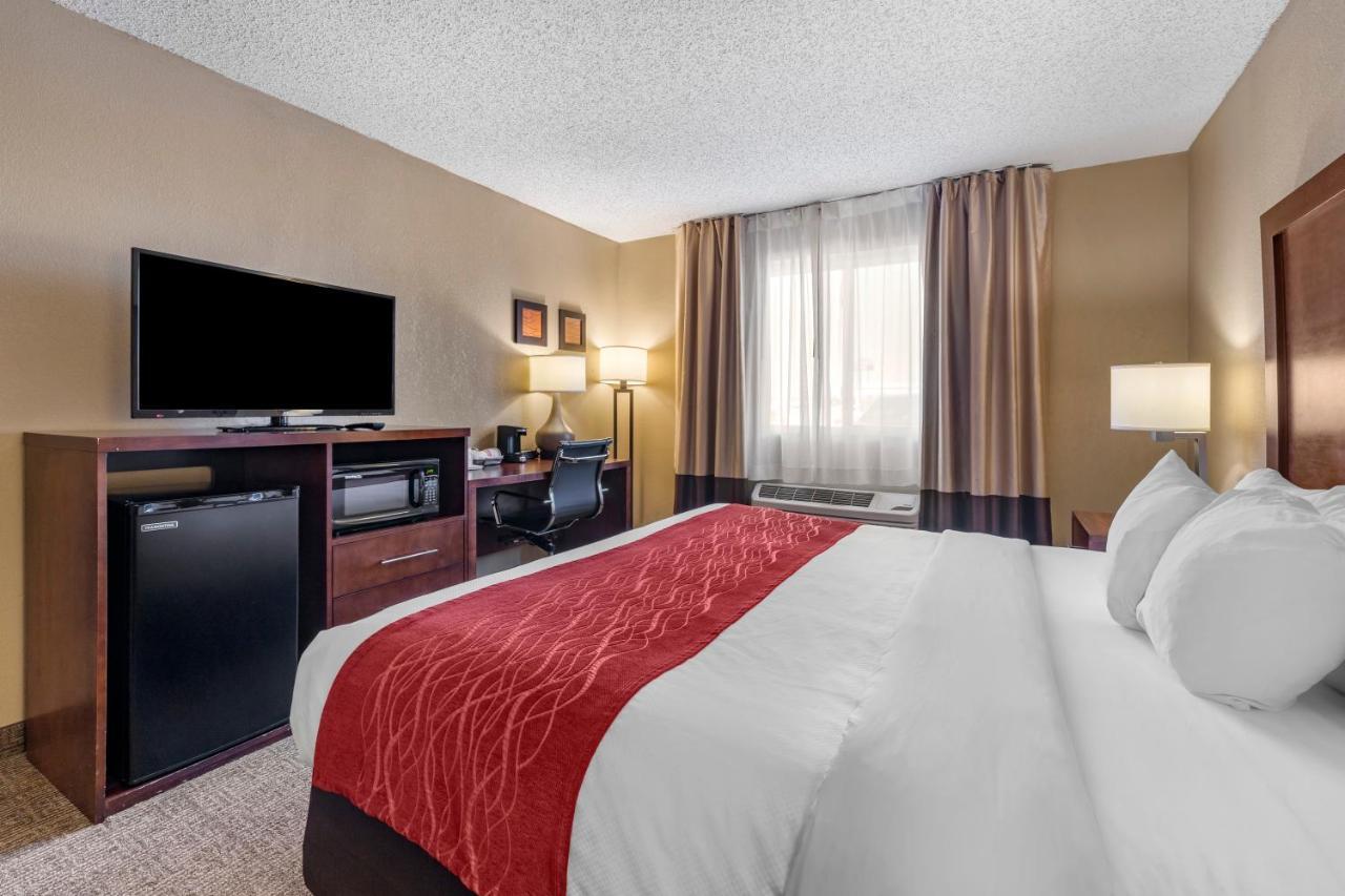 Comfort Inn & Suites Hays I-70 Bagian luar foto