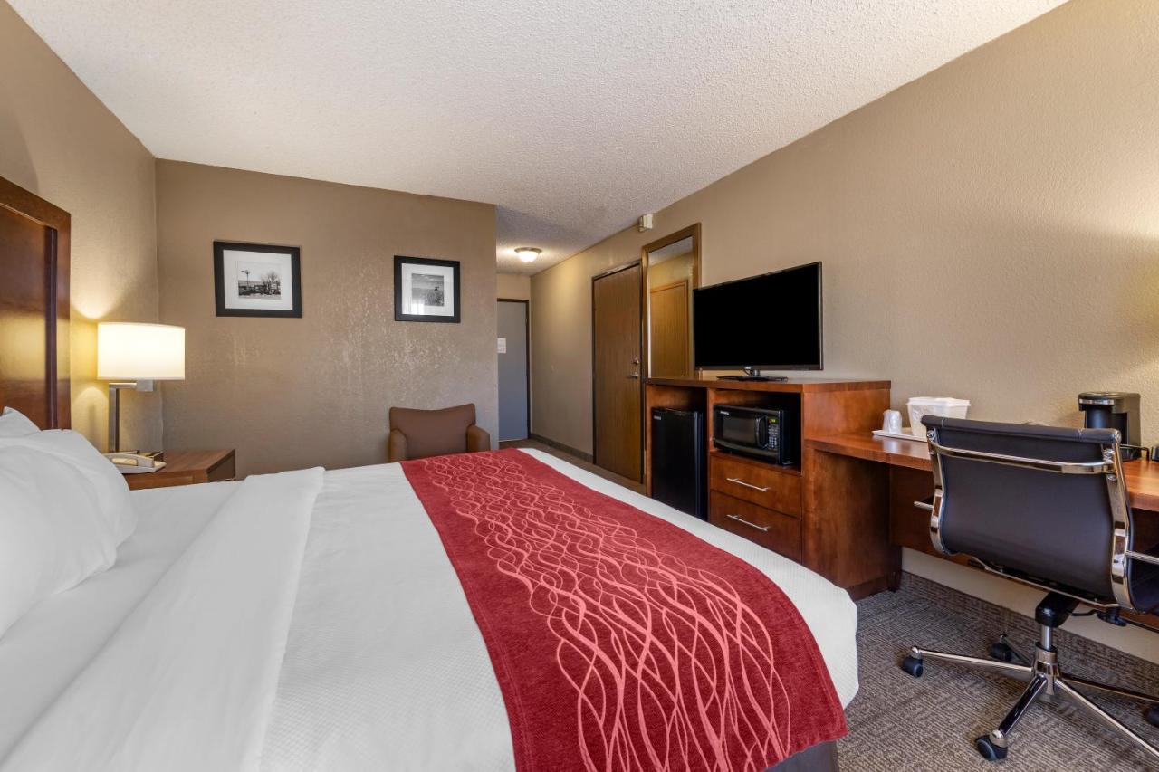 Comfort Inn & Suites Hays I-70 Bagian luar foto