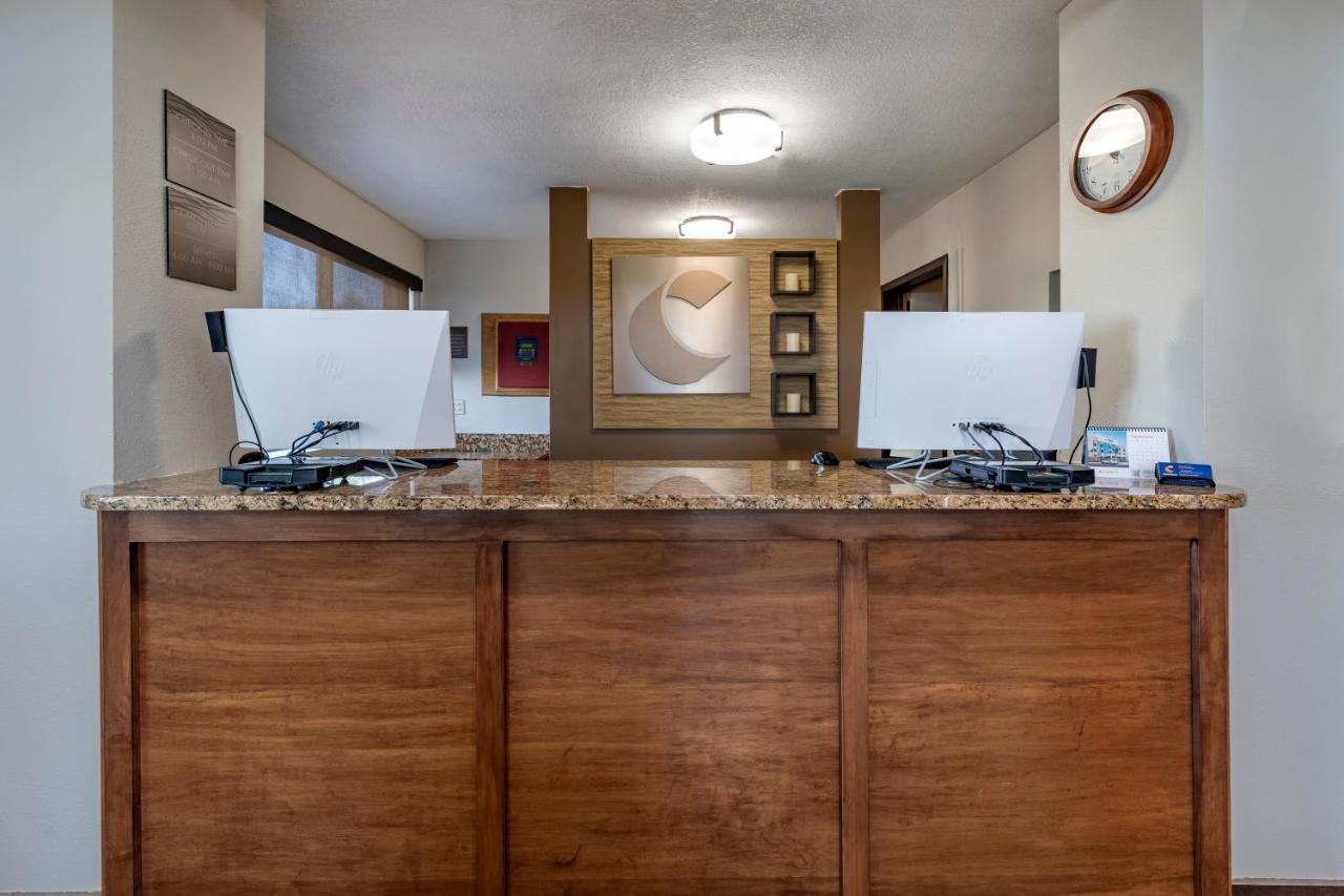 Comfort Inn & Suites Hays I-70 Bagian luar foto