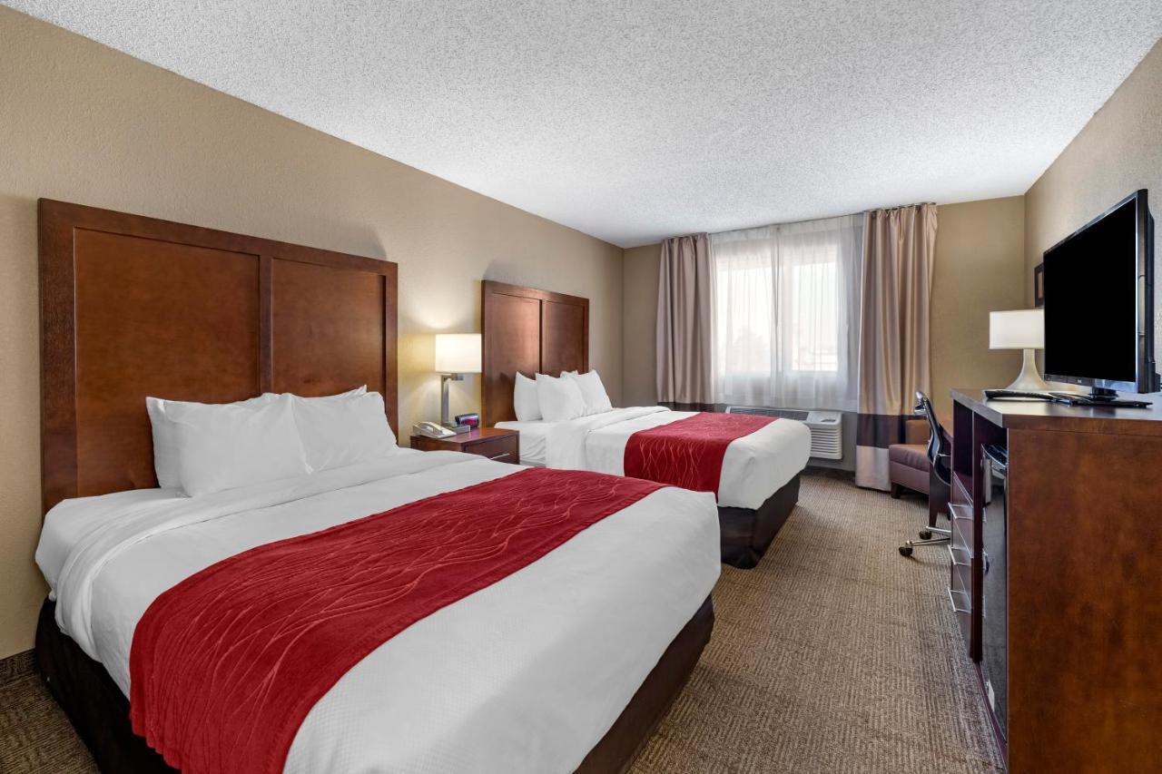 Comfort Inn & Suites Hays I-70 Bagian luar foto