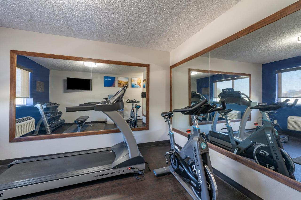 Comfort Inn & Suites Hays I-70 Bagian luar foto