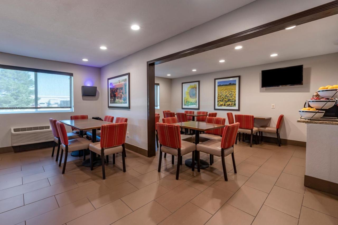 Comfort Inn & Suites Hays I-70 Bagian luar foto