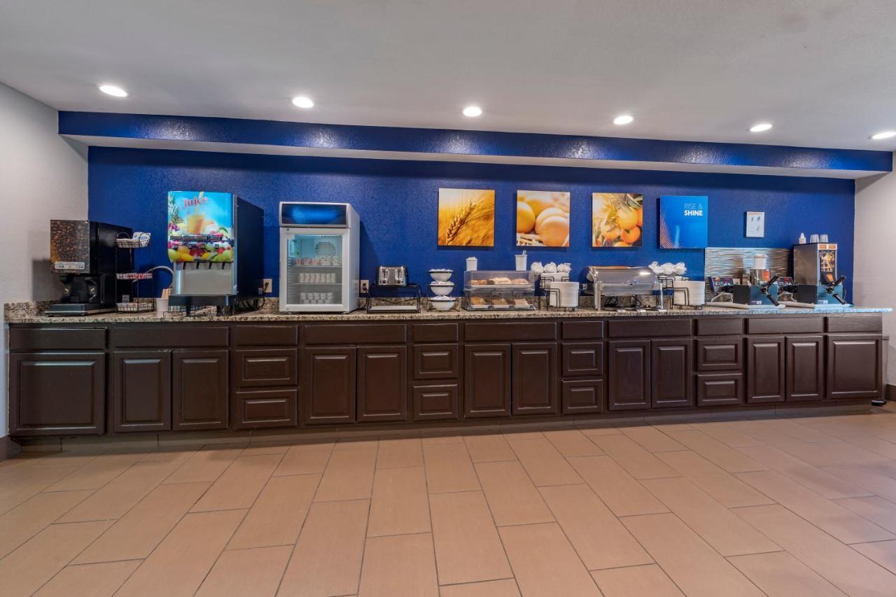 Comfort Inn & Suites Hays I-70 Bagian luar foto
