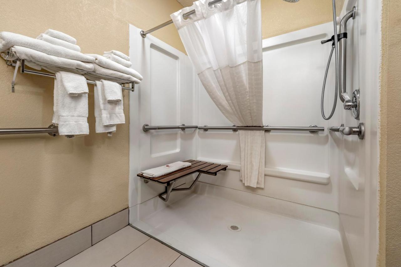 Comfort Inn & Suites Hays I-70 Bagian luar foto