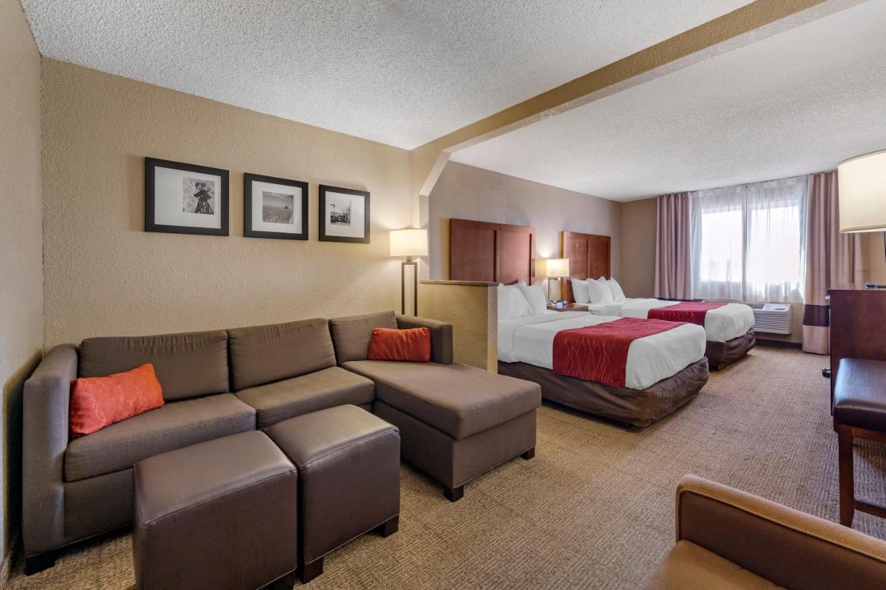 Comfort Inn & Suites Hays I-70 Bagian luar foto