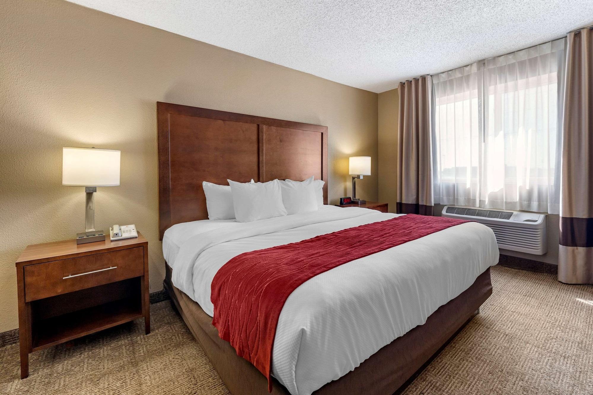 Comfort Inn & Suites Hays I-70 Bagian luar foto
