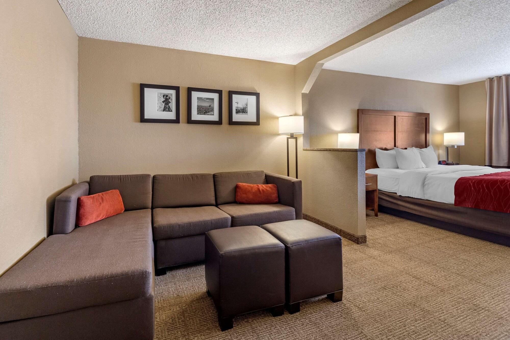 Comfort Inn & Suites Hays I-70 Bagian luar foto
