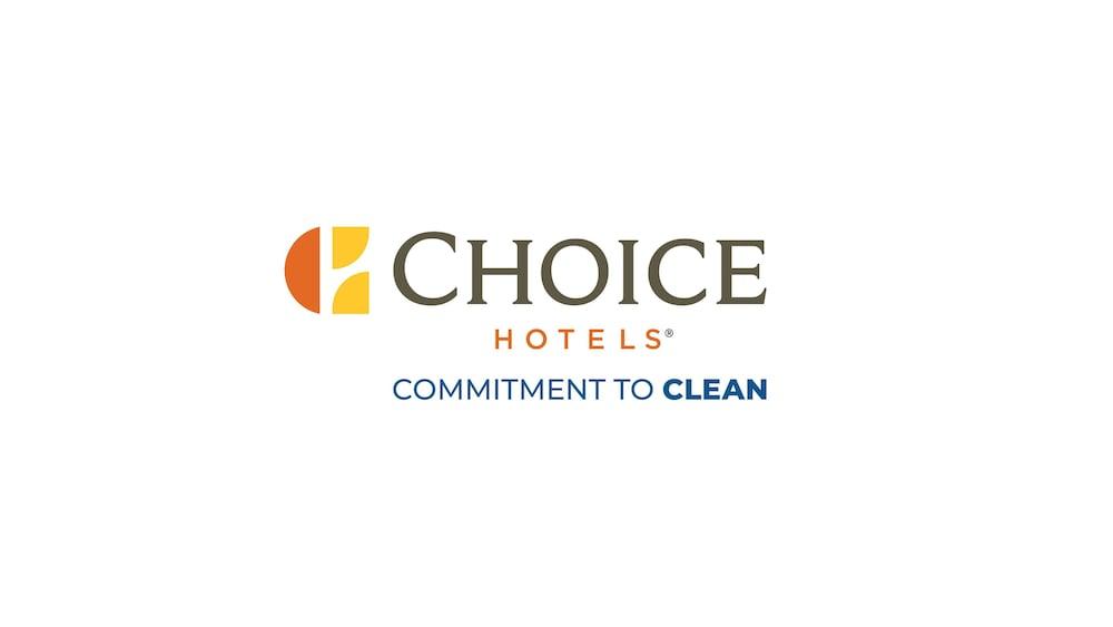 Comfort Inn & Suites Hays I-70 Bagian luar foto
