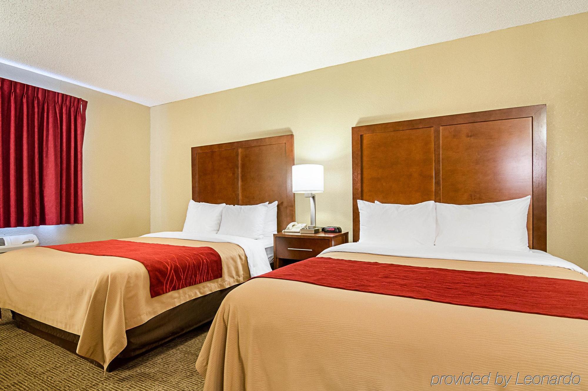Comfort Inn & Suites Hays I-70 Bagian luar foto