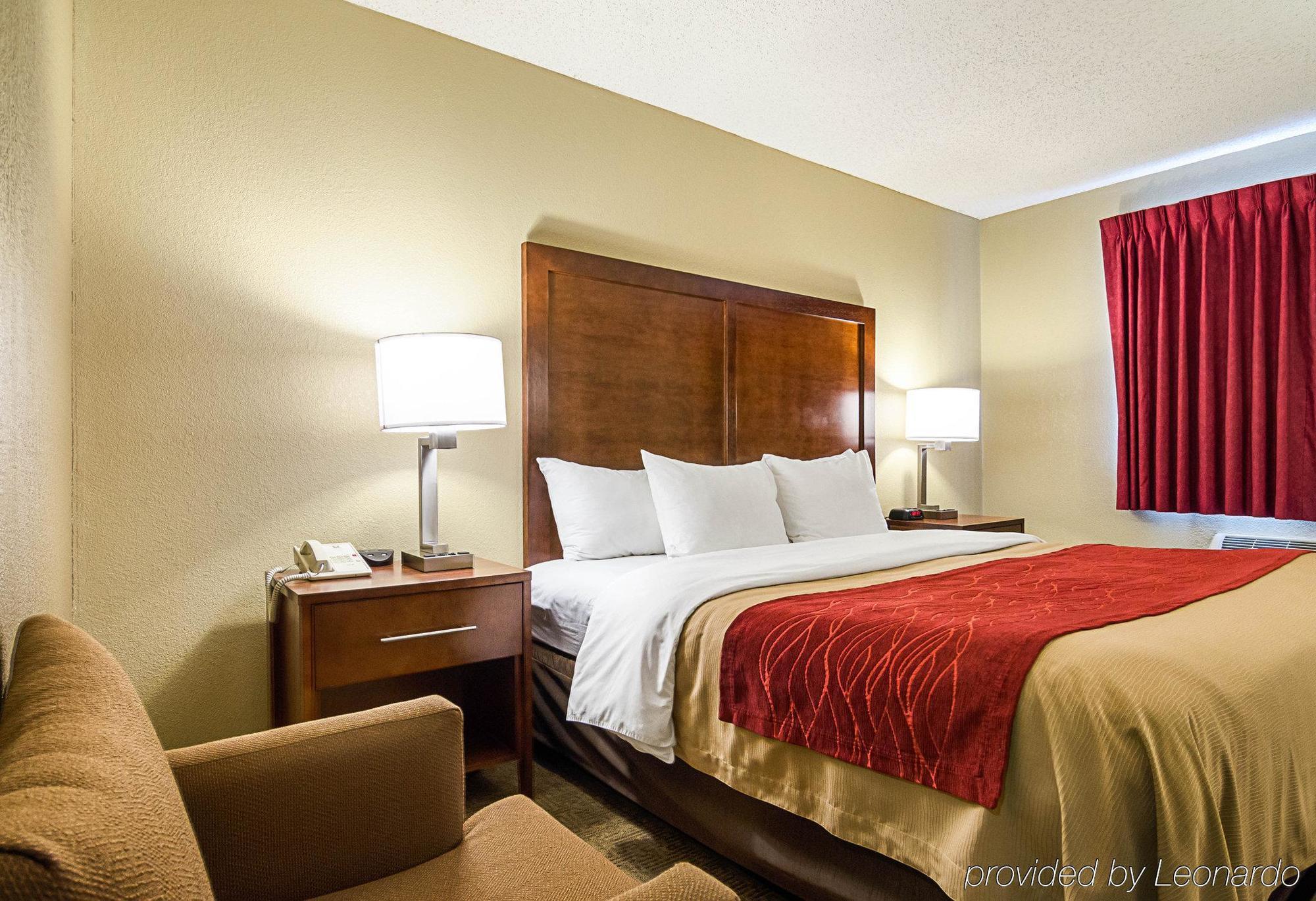 Comfort Inn & Suites Hays I-70 Bagian luar foto