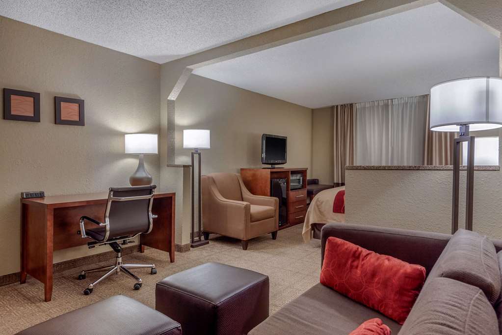 Comfort Inn & Suites Hays I-70 Ruang foto