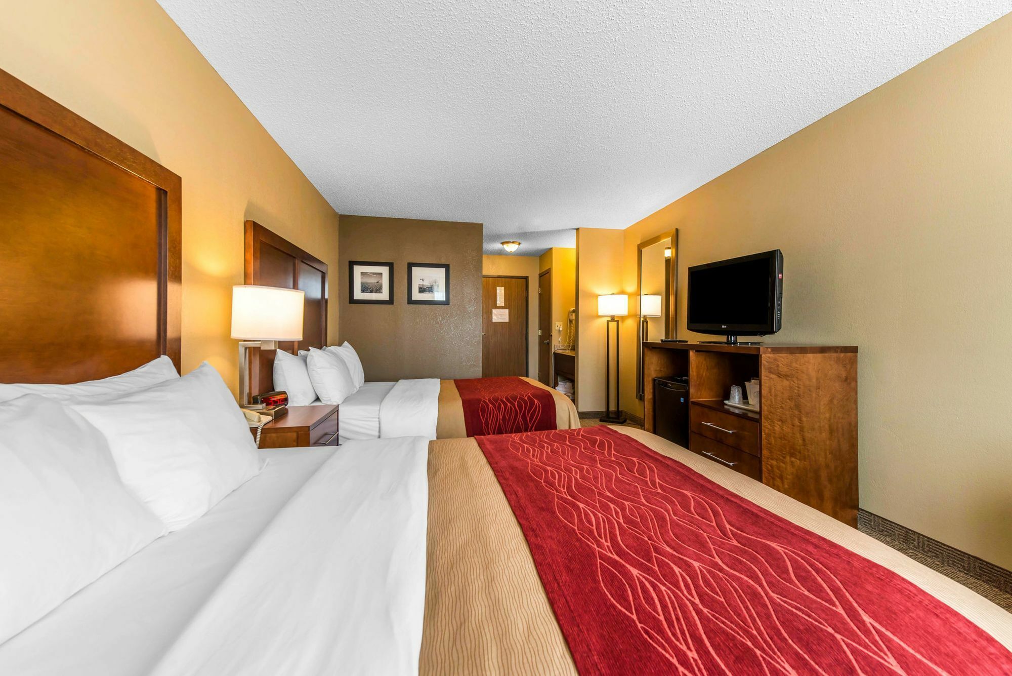 Comfort Inn & Suites Hays I-70 Bagian luar foto