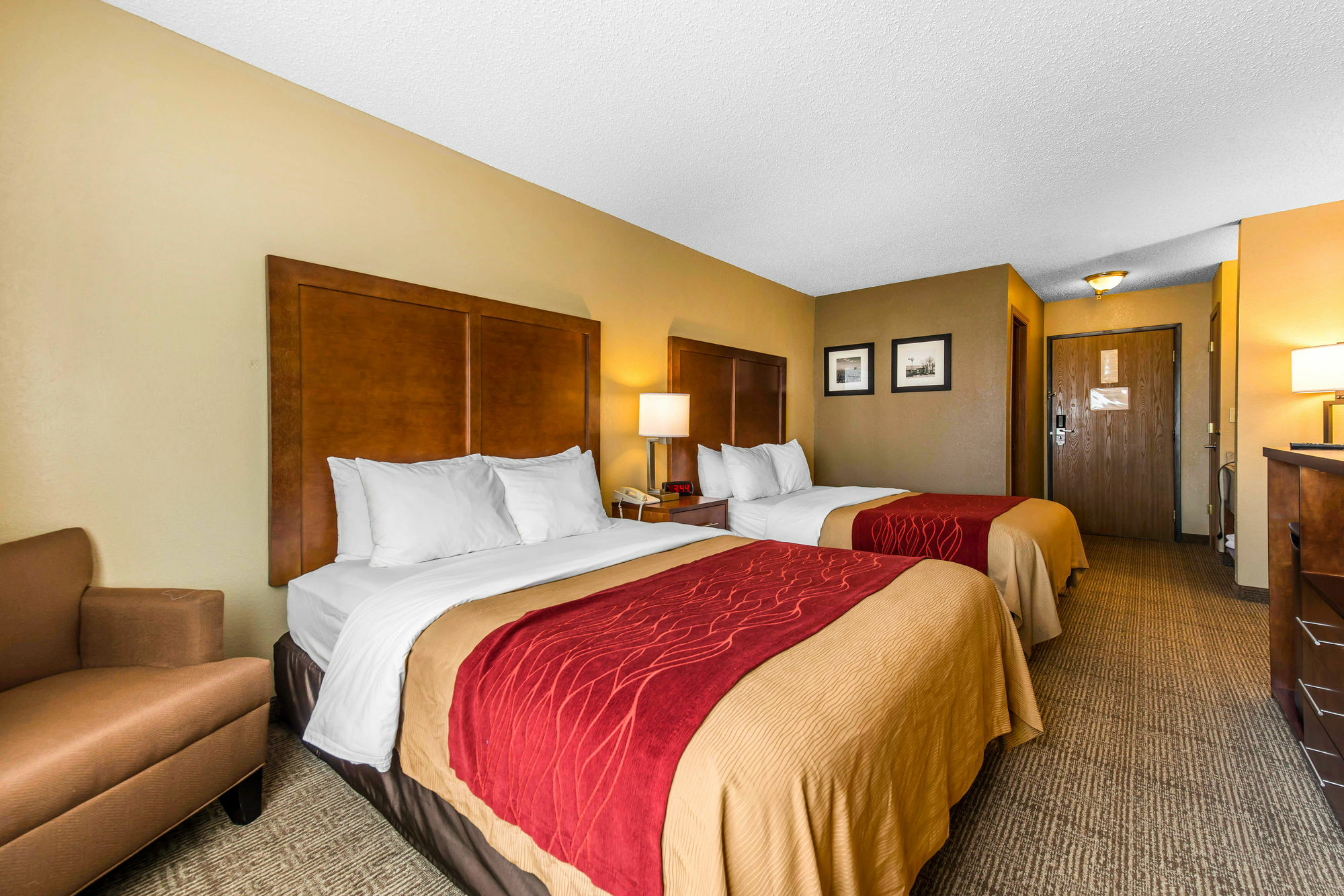 Comfort Inn & Suites Hays I-70 Bagian luar foto