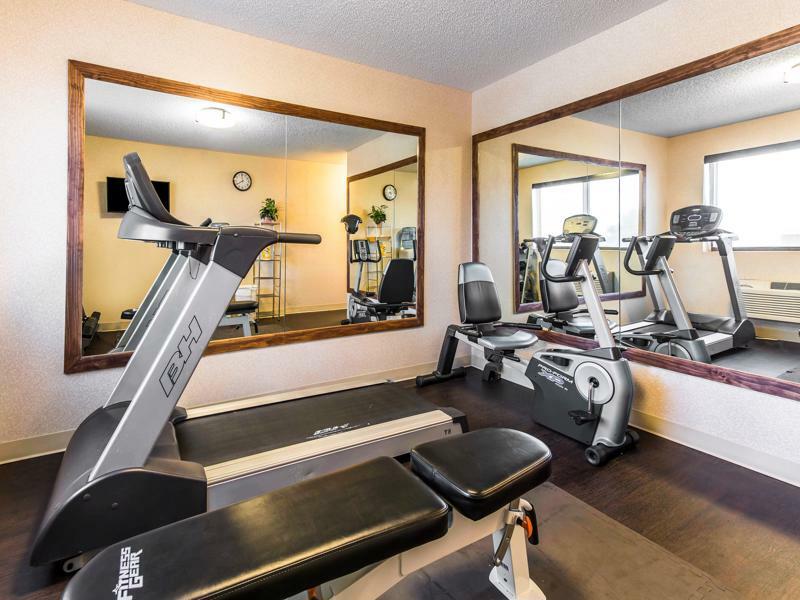 Comfort Inn & Suites Hays I-70 Bagian luar foto