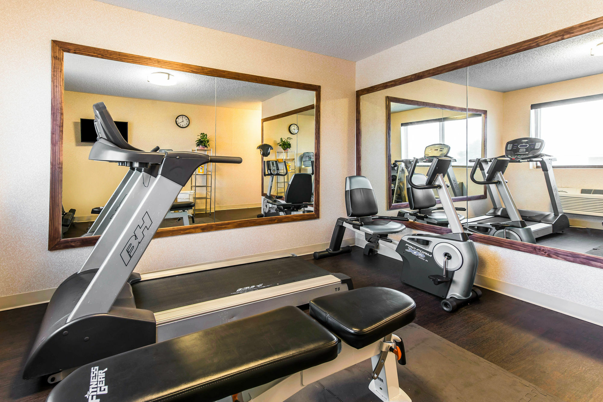 Comfort Inn & Suites Hays I-70 Bagian luar foto